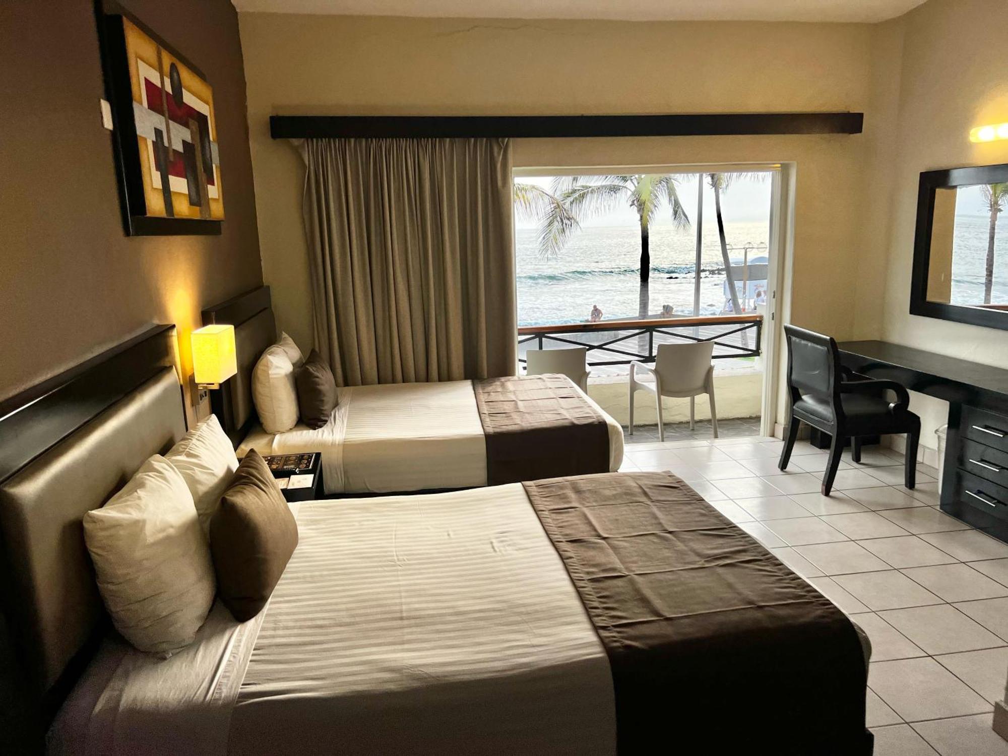 Hotel La Siesta Malecon Mazatlan Room photo