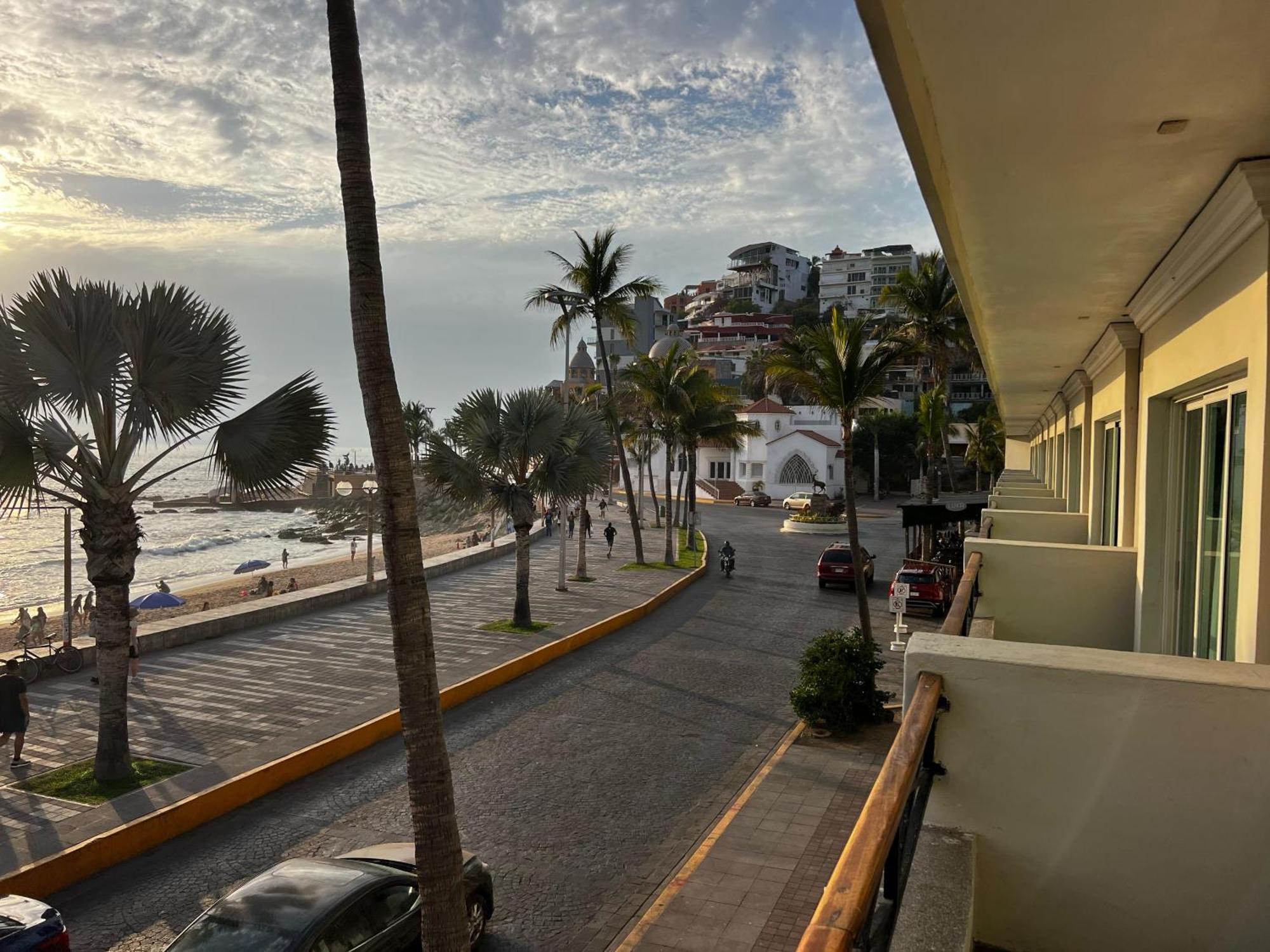 Hotel La Siesta Malecon Mazatlan Room photo