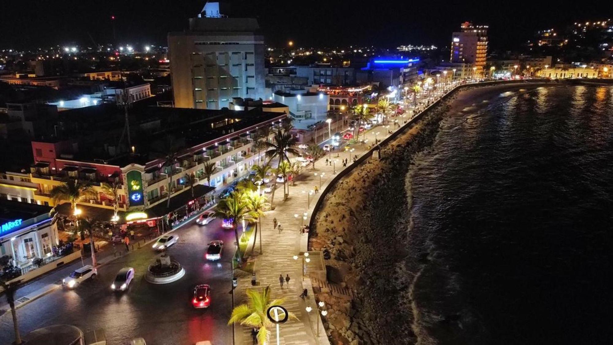 Hotel La Siesta Malecon Mazatlan Exterior photo